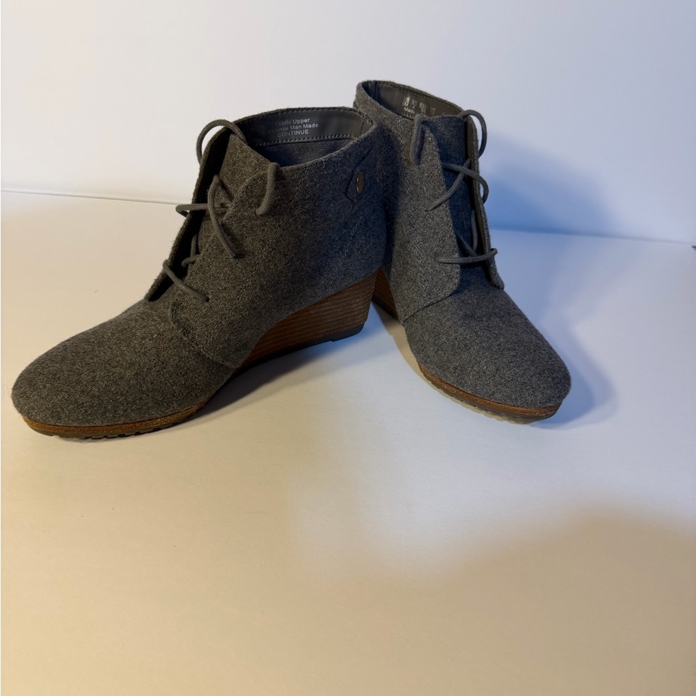 Dr. Scholl's Gray Lace-Up Ankle Boots - Picture 2 of 6